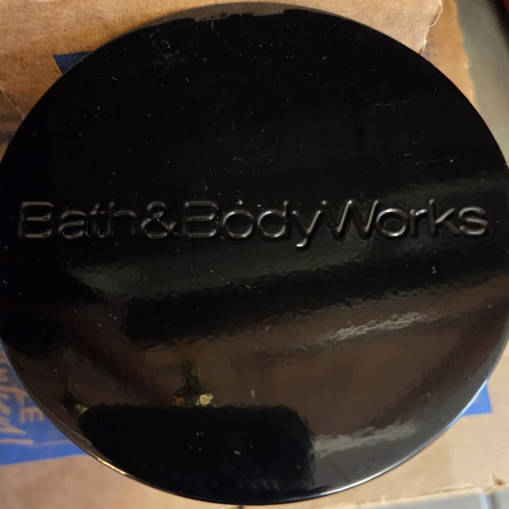 🔺️🆕️🔺️Bath & Body Works Ghoul Friend Scented Candle - Dark & Cream - Picture 2 of 4